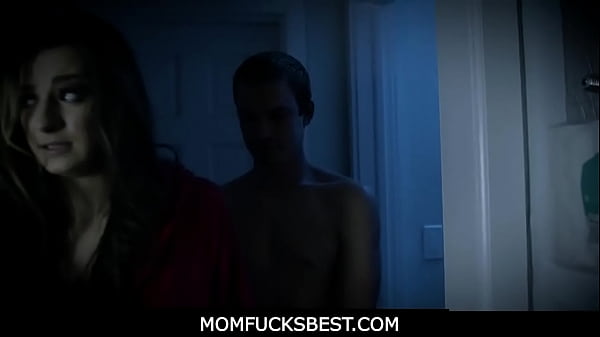 MomFucksBest -Stepaunt (Casca Akashova) bangs her stepniece (Avery Moon) and stepnephew for Christmas